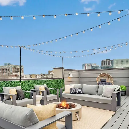 The Hawkins House - Walk To Gulch, Rooftop Views!
